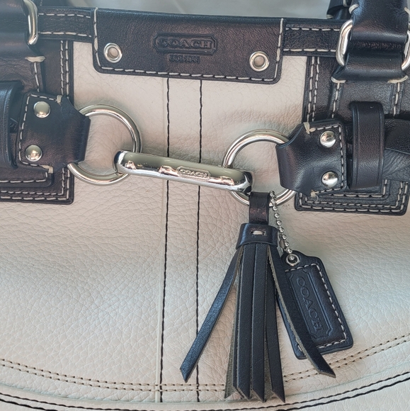 COACH Hampton white pebbled leather with black accents M1063-F13084 - Picture 2 of 8